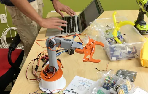 Robotic Arm Remixed by ZiRoX - MakerWorld