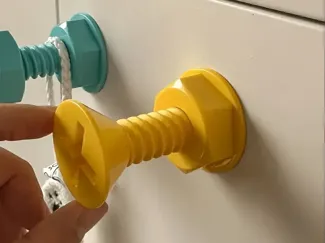 Wandhaken im Schraubendesign