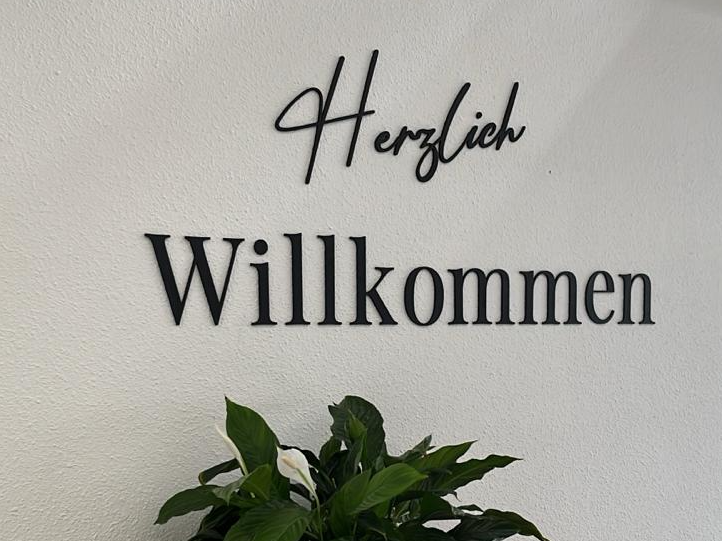 Herzlich Willkommen Wand Schriftzug Tattoo 