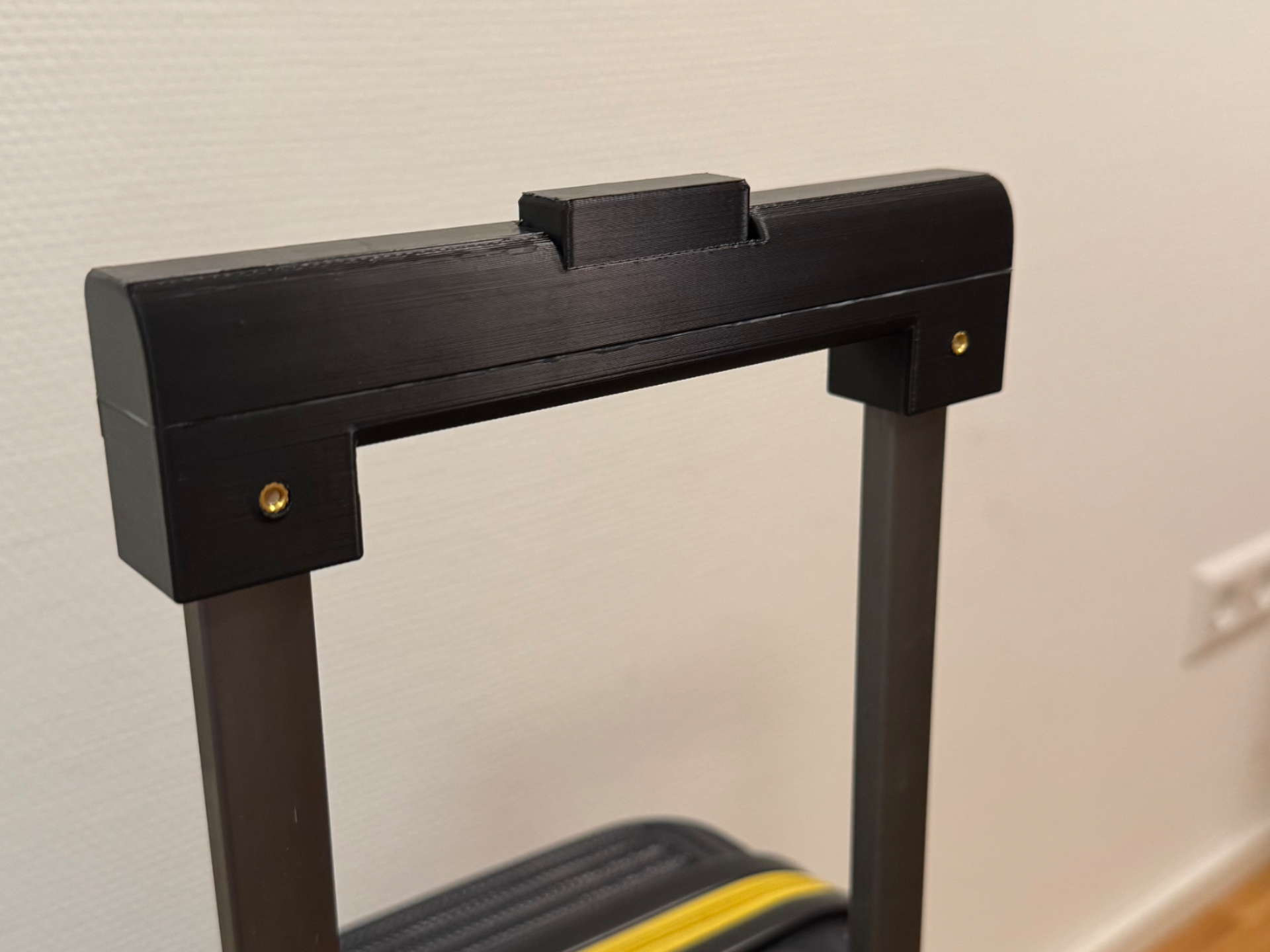 Suitcase replacement handle (with button)