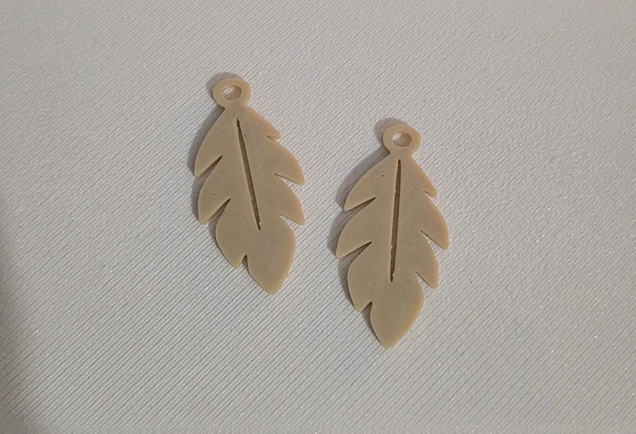 Small leaf Earrings view 2