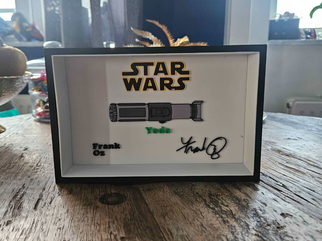 Star Wars - Yoda Lightsaber display