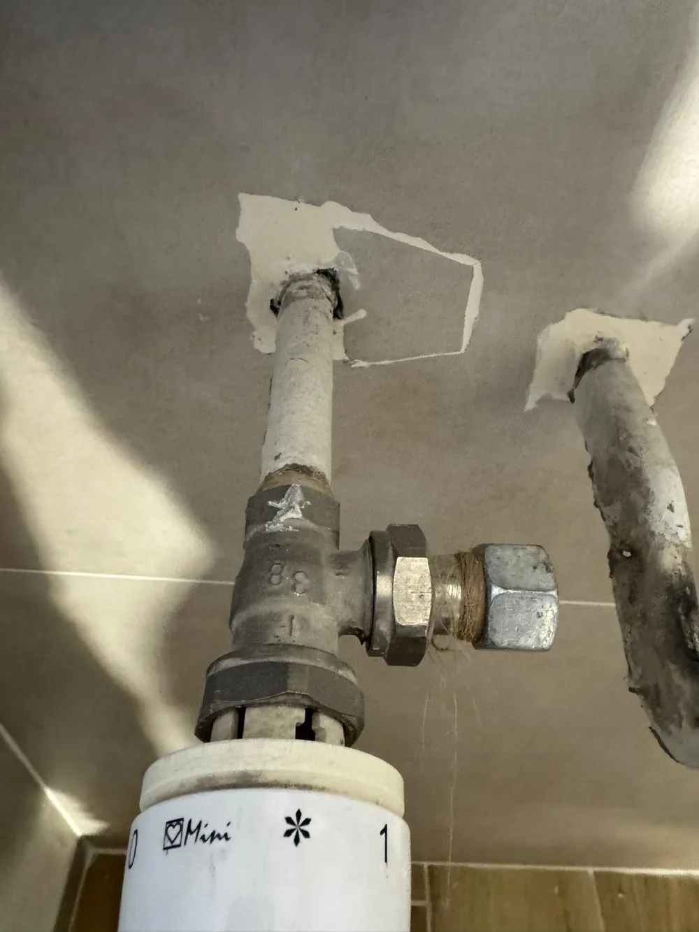 Off Centre Radiator Pinterest Off-center radiator pipe cover for repairs - Free 3D Print Model ...