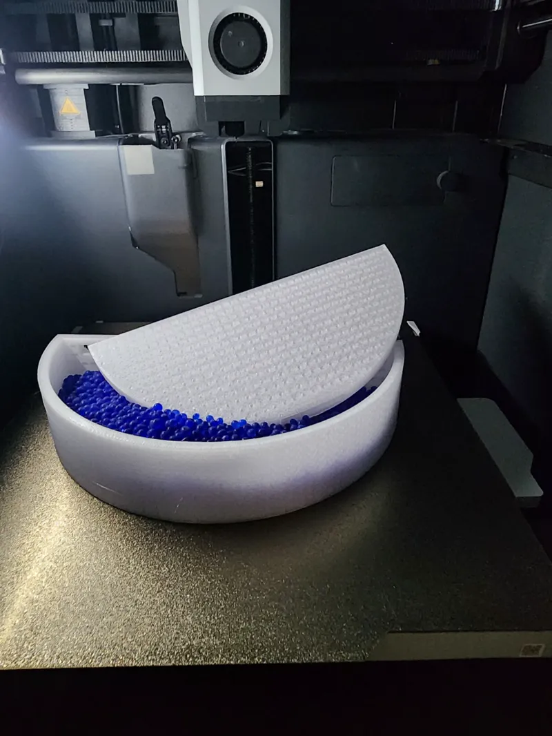 Easy to use desiccant holder (fits in any filament dryer)