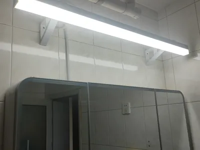 Mirror front light extension bracket for personal use