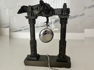 pocket watch stand crocodile