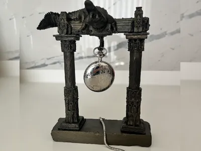 pocket watch stand crocodile