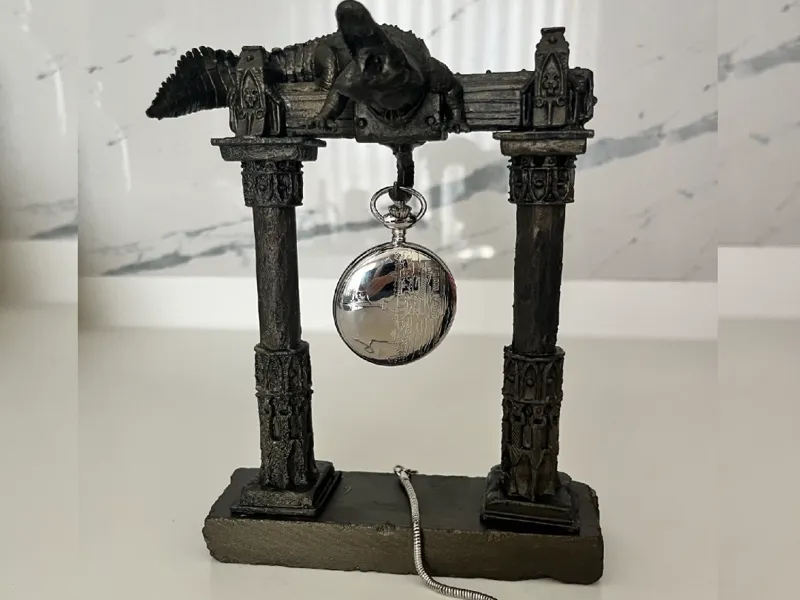 pocket watch stand crocodile