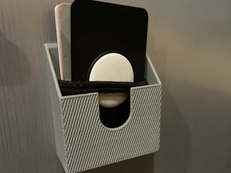 Customizable Magnetic Fridge Holder