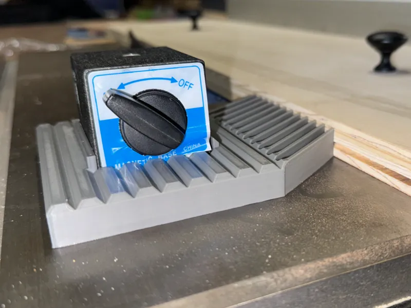 Magnet Feather Board