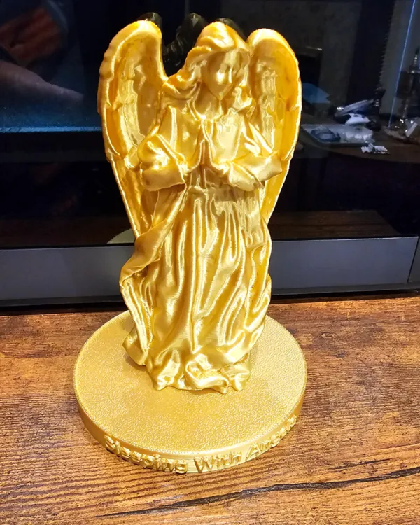 Ange commémoratif avec socle