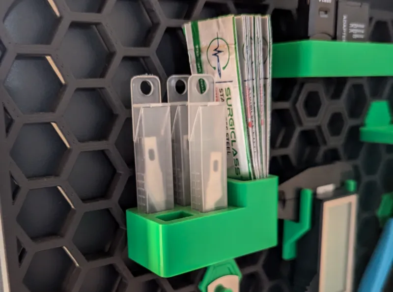 scalpel blade holder