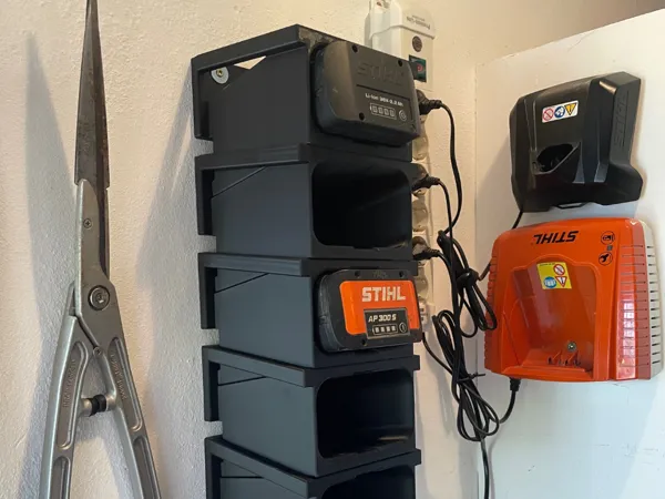 Support mural pour batterie Stihl AP