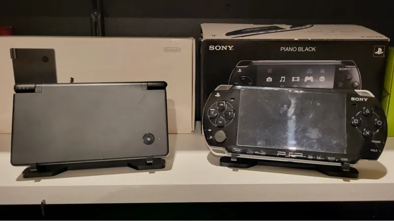 Nintendo DSi / PSP / Vita Stand