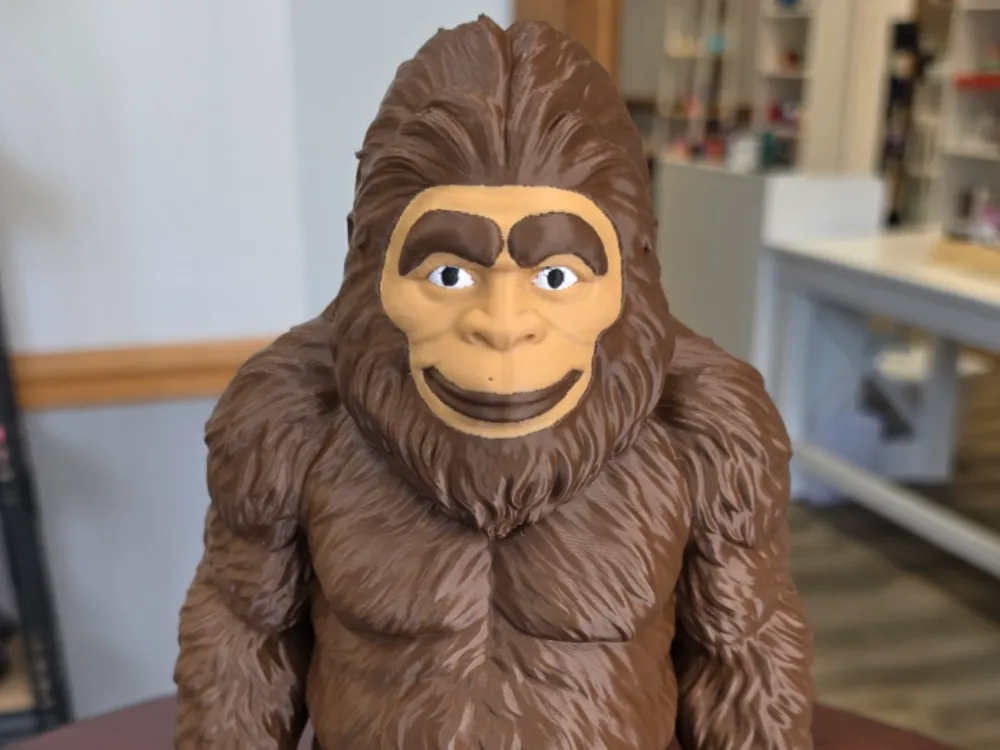 Letrero o emblema decorativo: Bigfoot Porch Pal. Referencia del modelo original.