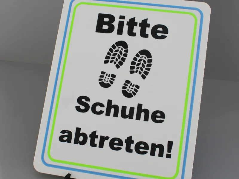 "Bitte Schuhe abtreten" Schild