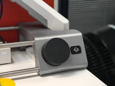 Modular optical axis riser (side screen bracket version)
