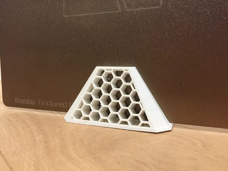 Honeycomb Pattern Plate Holder