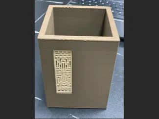 雕花窗户笔筒