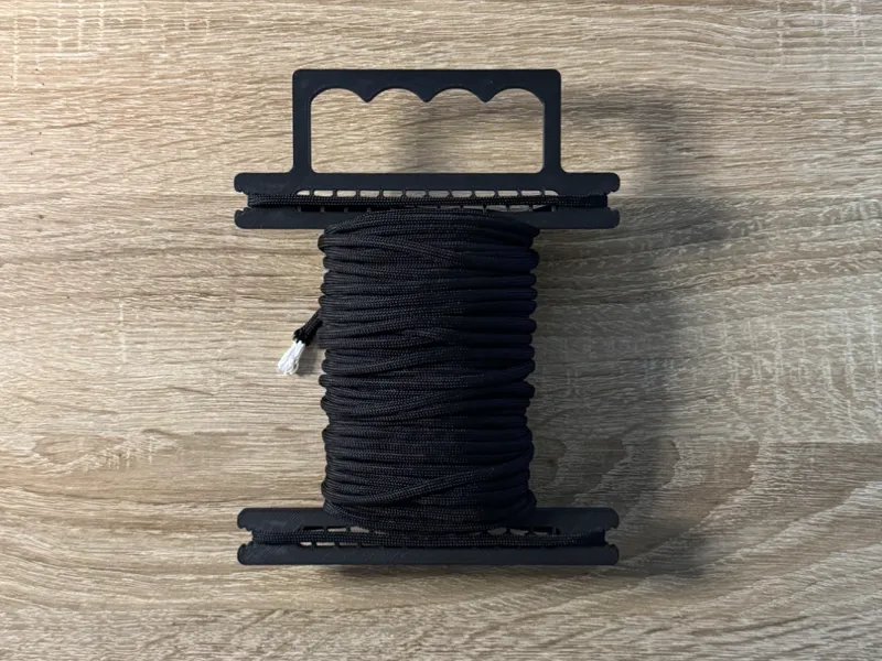 Paracord winder / holder