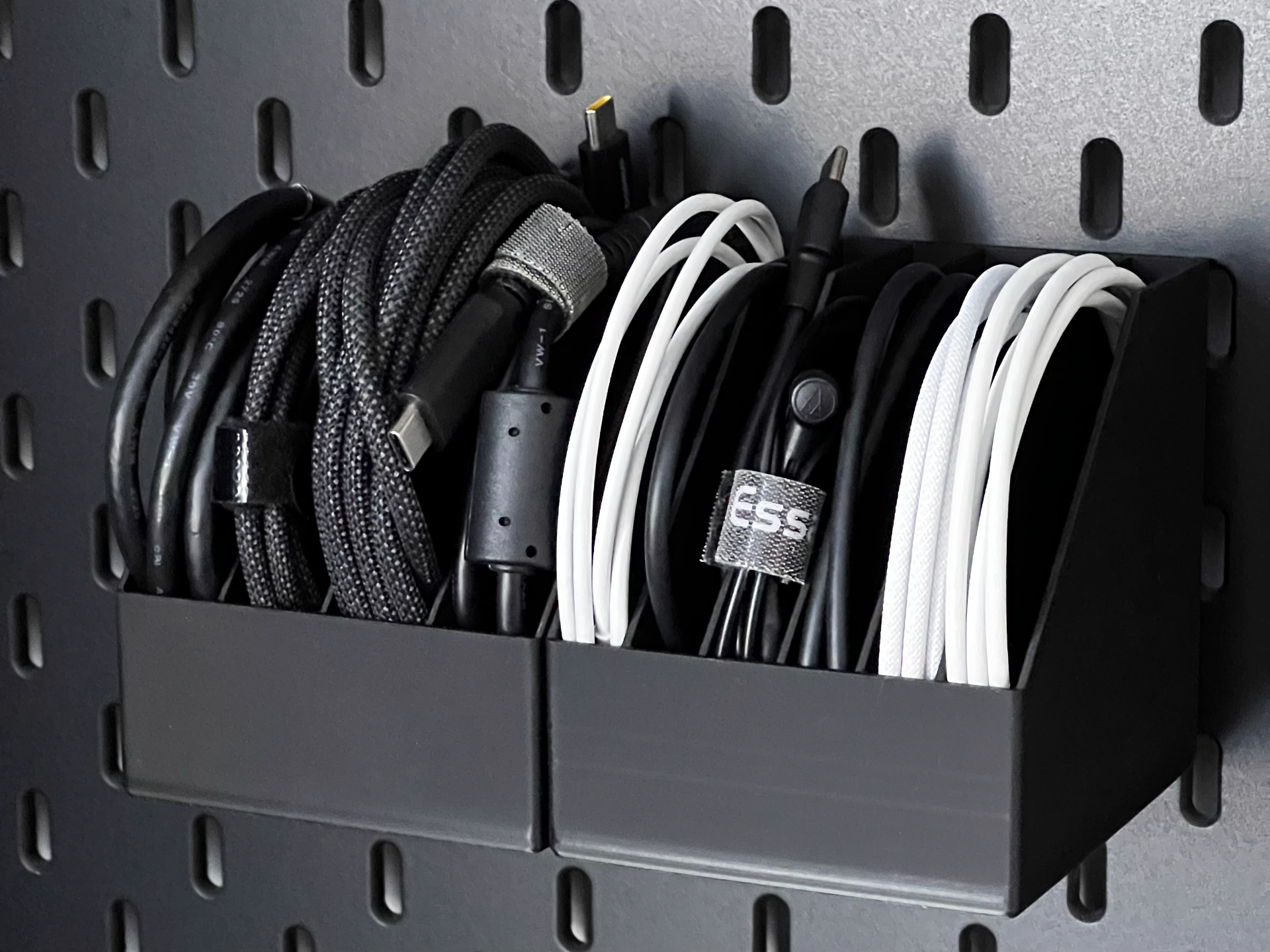 Cable organizer for IKEA Skadis - Parametric