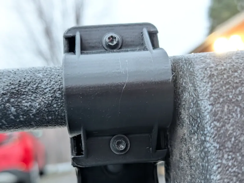 Toter Rolling outdoor trash can hinge replacement