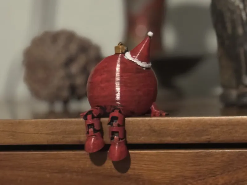 Articulated Christmas ornament 