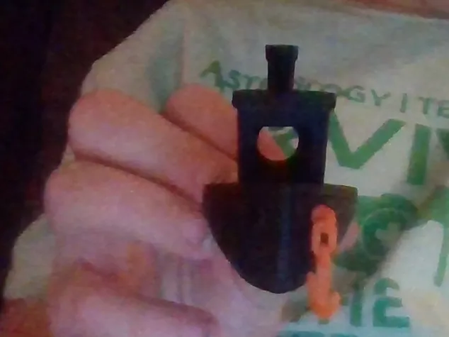 benchy with a anchor