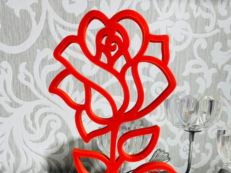 Stehende Rose mit Herz - Elegante Dekoration