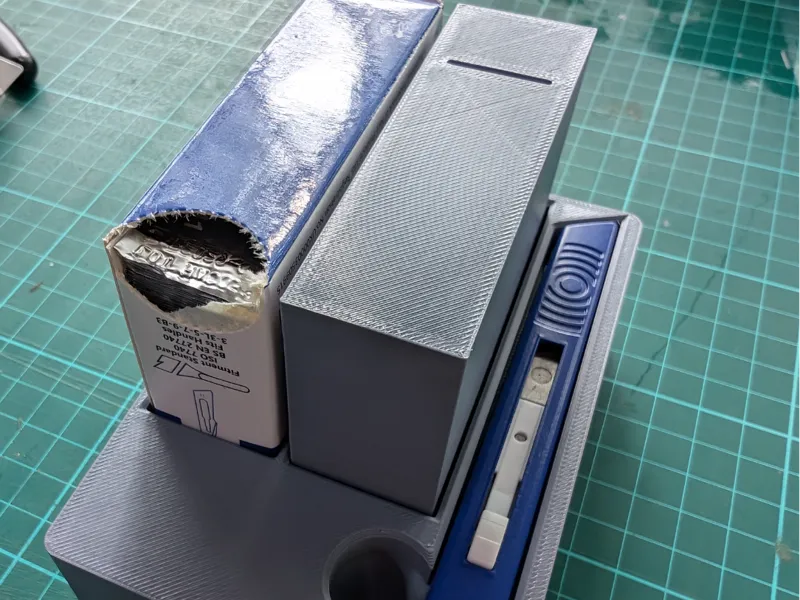 Gridfinity box for Swann-Morton retractaway knife