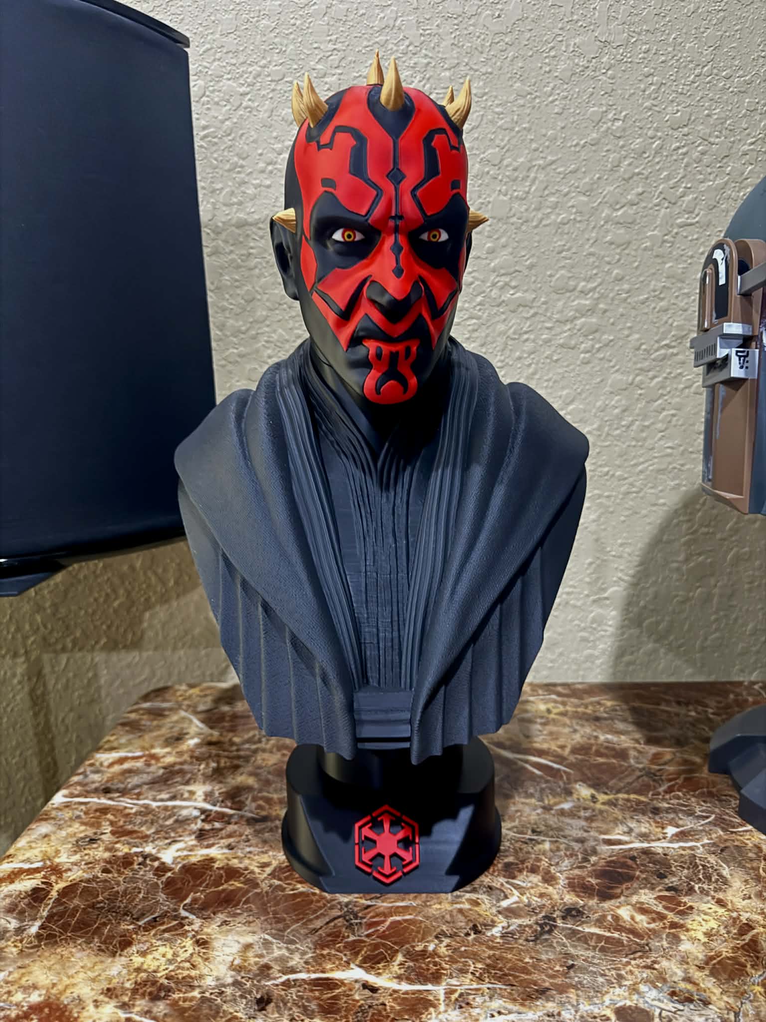 2 plate (1-Head/body,2-Stand) fully painted ready to go.