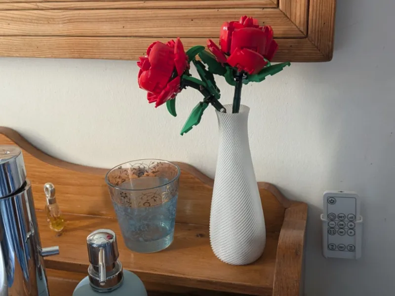 Vase for brick roses (flower #40460)