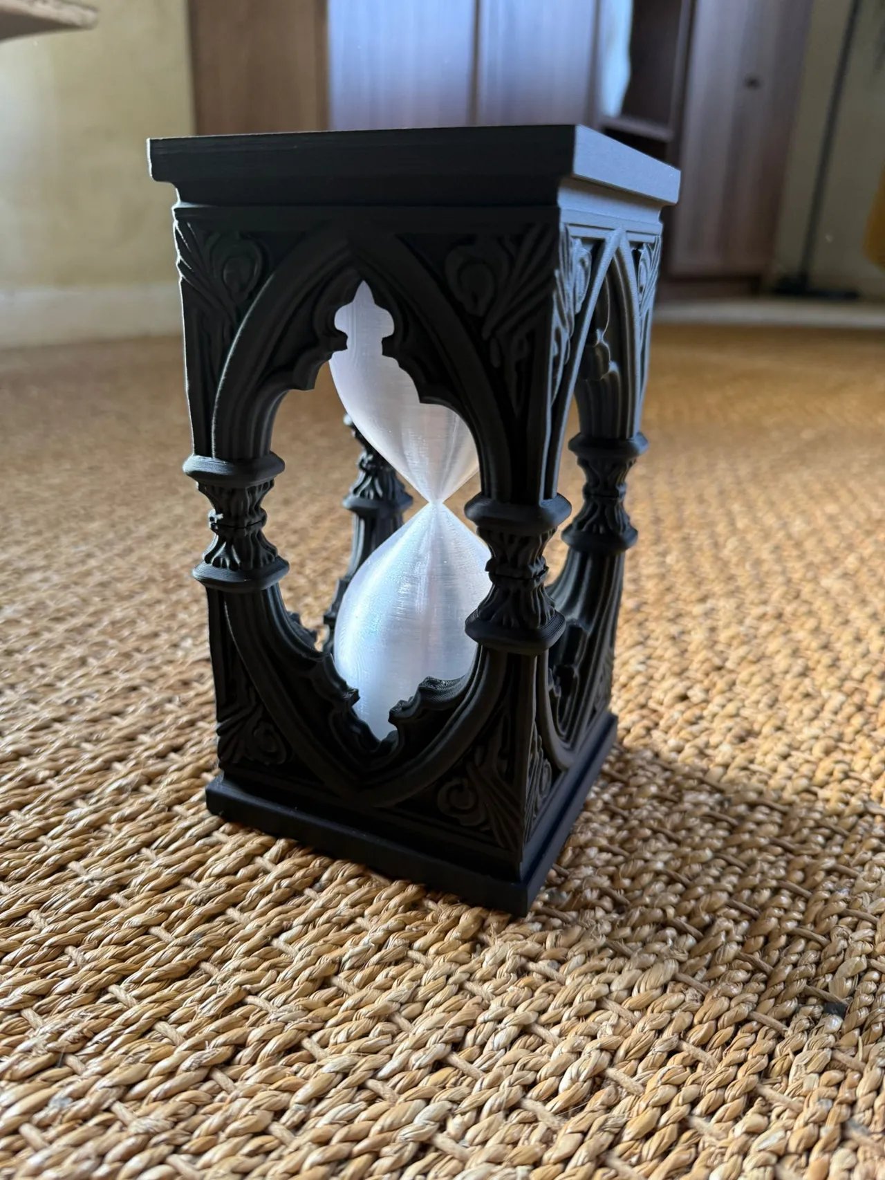 Gothic Arch Light: Luminous Hourglass (Lamp) view 3