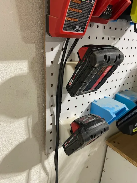 PEG BOARD MILWAUKEE BATTERY HOLDER