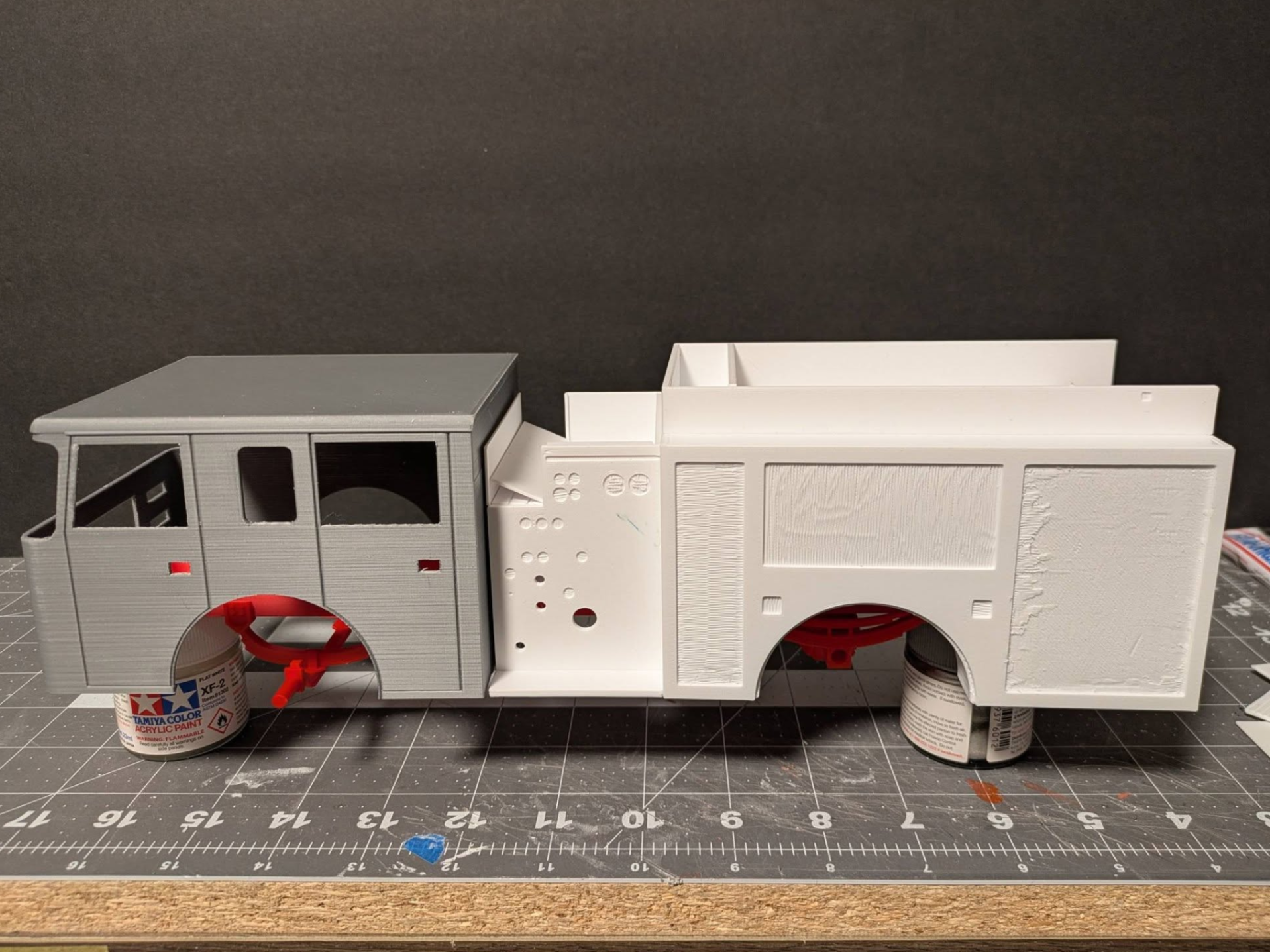 Fire truck cab, chassis, & pumper body (1/25)