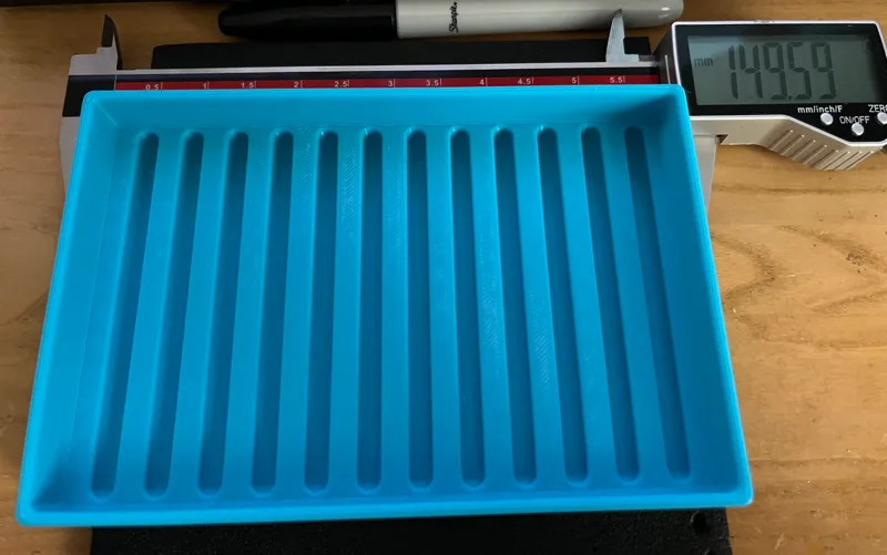 Small multipurpose tray with drip channels