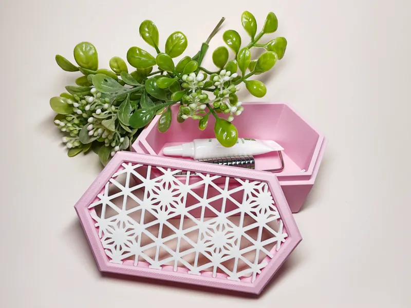 Small storage box