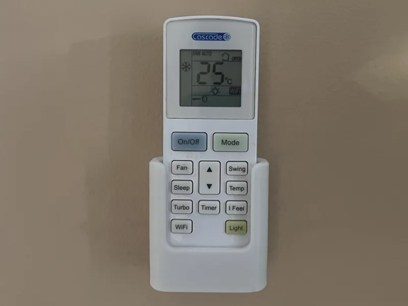 Cascade AC Remote wall mount, holder