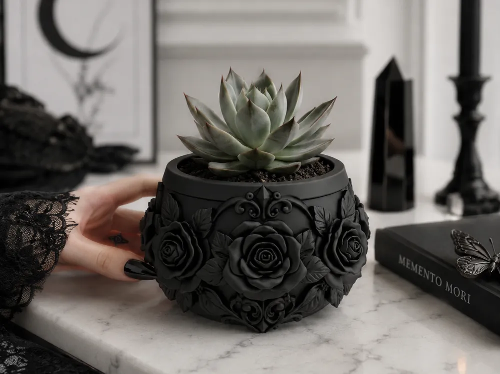 Maceta decorativa: Goth Rose Succulent gothic Planter Pot. Referencia del modelo original.
