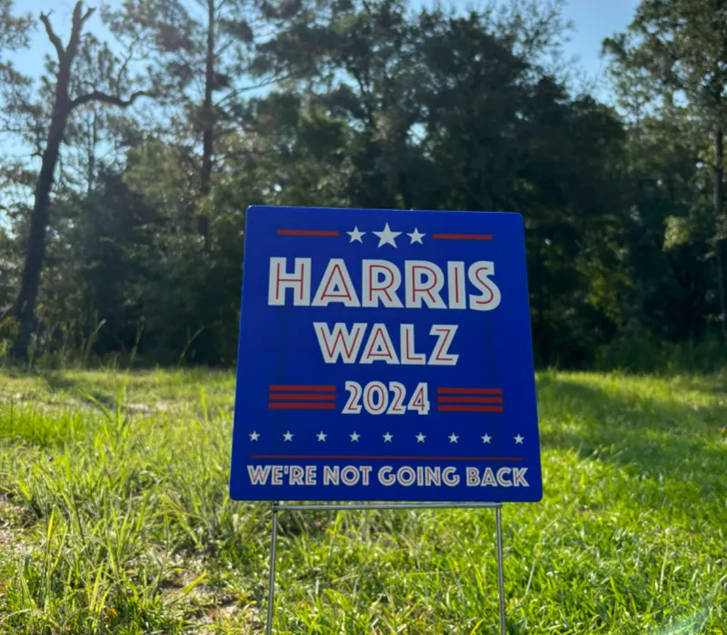 Harris Walz yard sign 