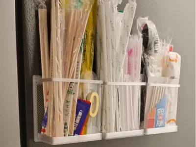 Straws, disposable chopsticks, and spoons magnetic storage box