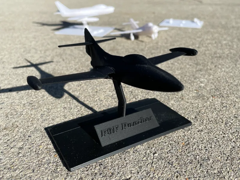 F9F Panther [With Display Stand] 1:90 Scale