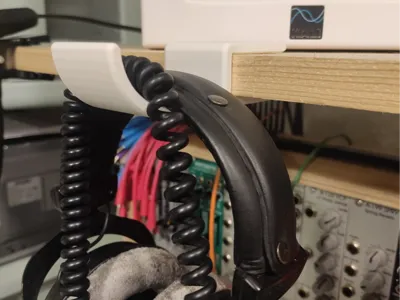 Headphones / Shelf hang