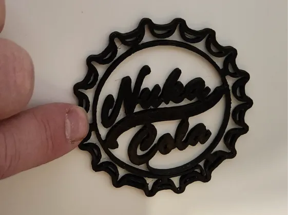 Fallout Nuka-Cola Kronkorken Wand und Stand