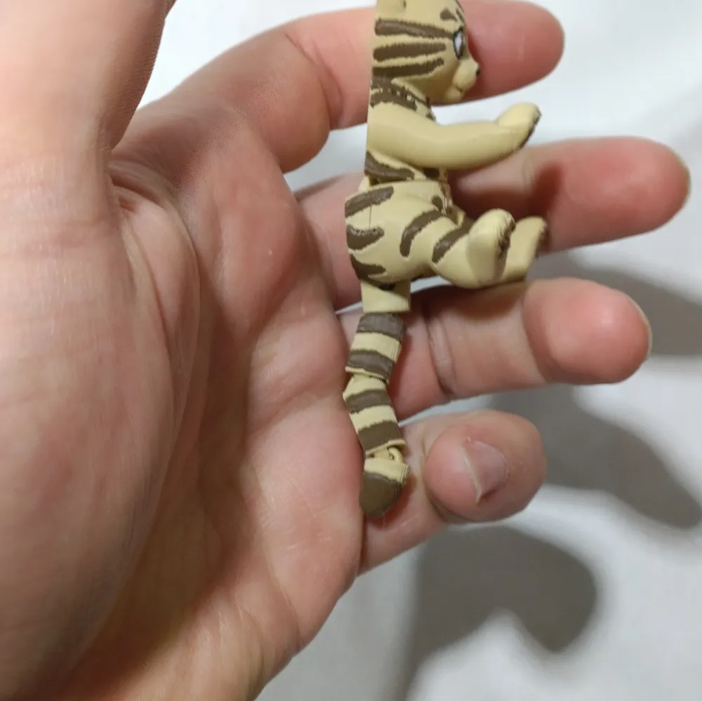 Spotted Cat Articulated Flexi - Free 3D Print Model - MakerWorld