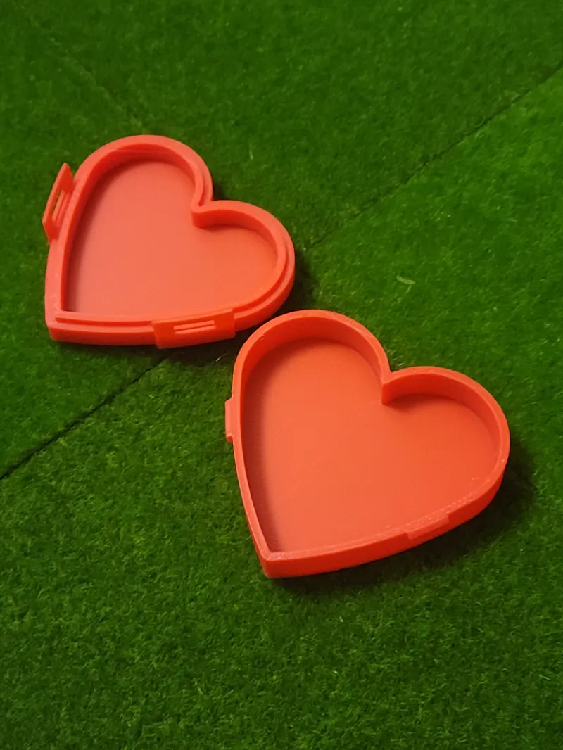Valentine Heart Present Box Clipped