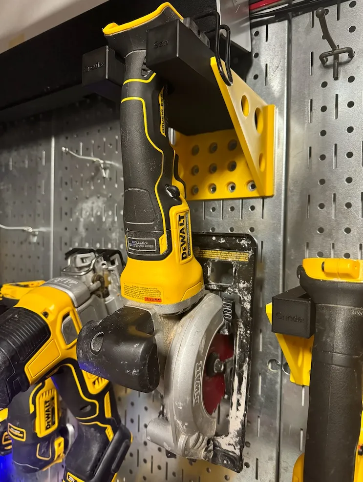 Dewalt DDD Wall Mount for 20v Atomic Circular Saw