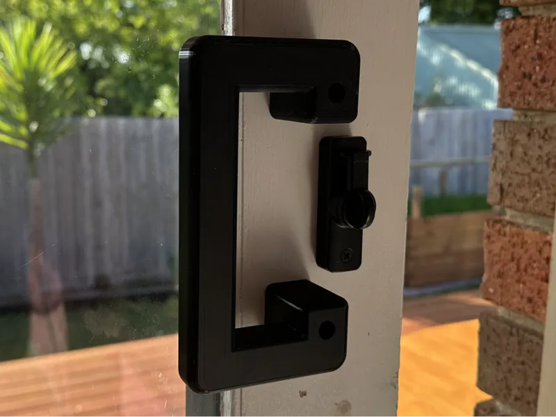 Sliding door handle - C shaped