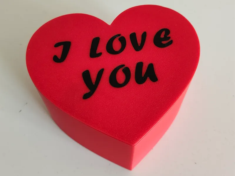 Heart box with lid editable text