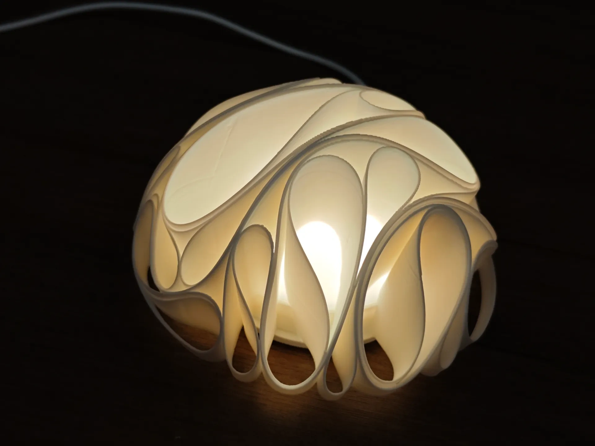 Organic Curve - Night Light - Free 3D Print Model - MakerWorld